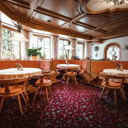 Zimmer & Ferienwohnungen Dandler 4*